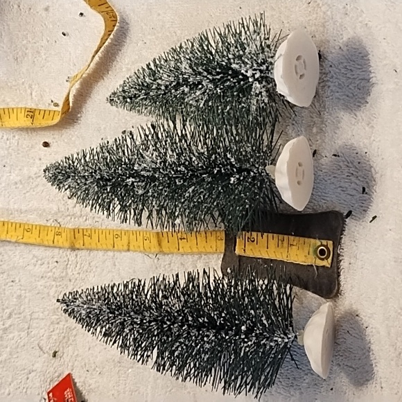 4 evergreen trees for Christmas village or craft projects. - Picture 2 of 6